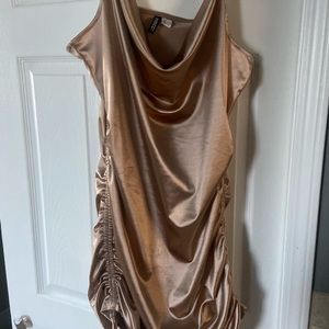 Gold H&M mini dress. Never worn. Extremely good condition. Size XL